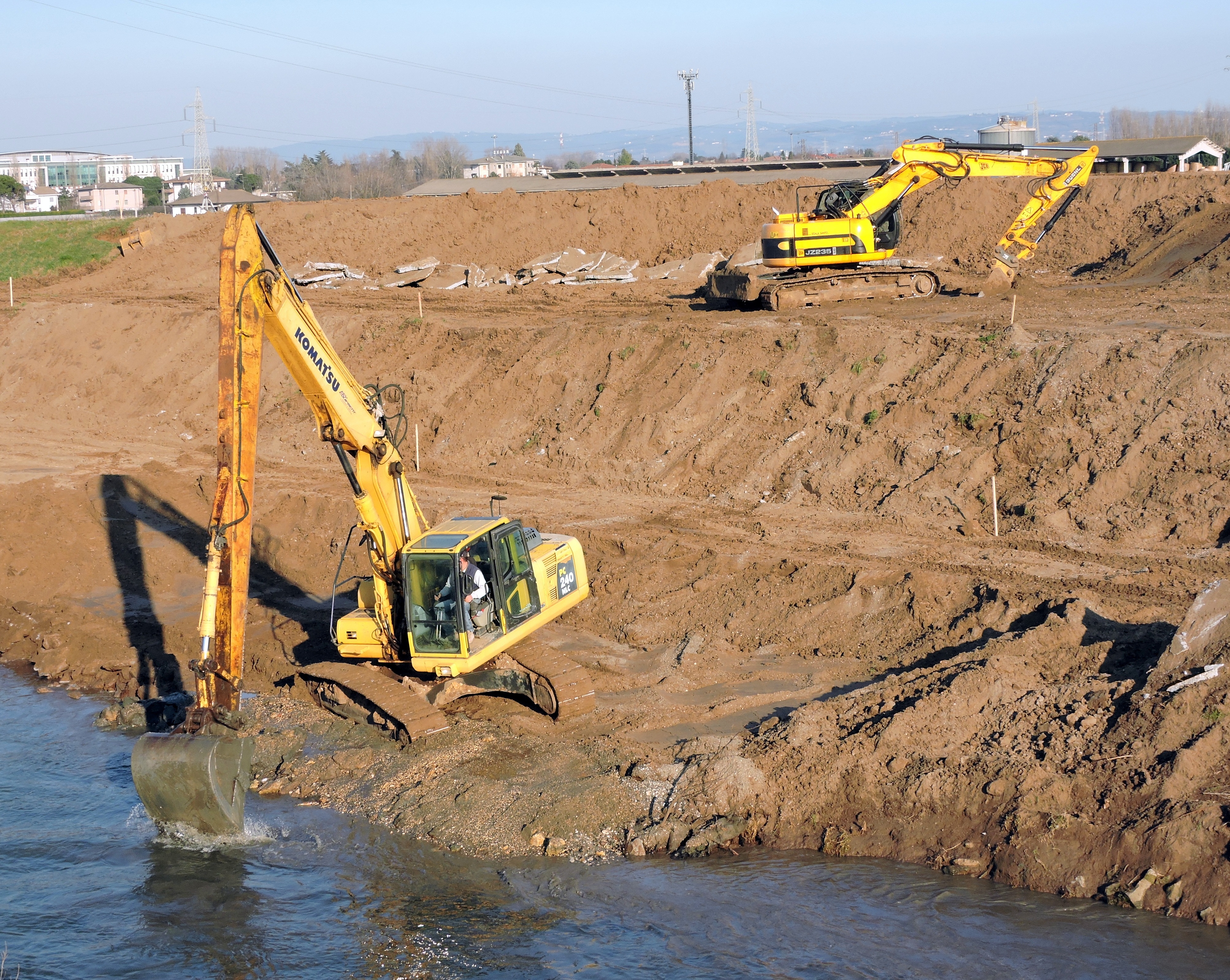 work-sand-river-asphalt-construction-vehicle-soil-italy-material-earth-torrent-excavator-levee-quarry-excavation-construction-equipment-san-bonifacio-756840
